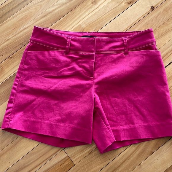The Limited Pants - The Limited bright pink chino tailored shorts. Size 4.